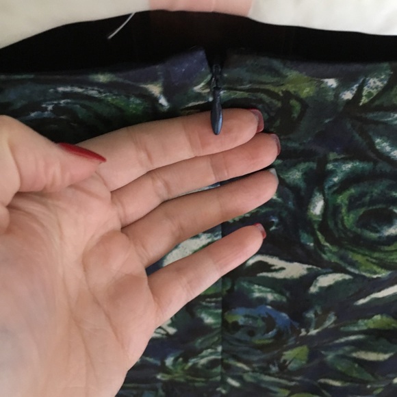 ANN TAYLOR FLORAL DESIGN DRESS - Picture 11 of 12